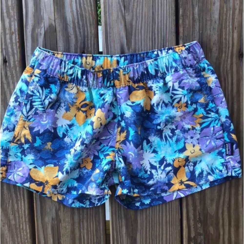 Patagonia ✨ Barely Baggies Floral Shorts